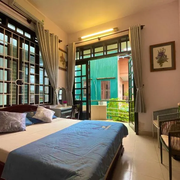 Nhà Bơ Homestay，位于Thôn Kim Long (1)的酒店