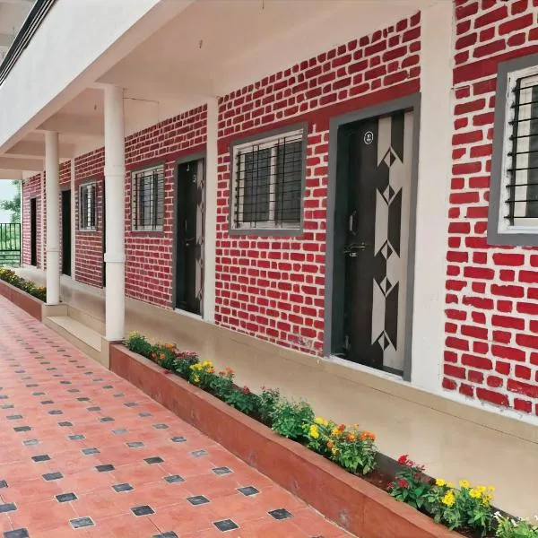 Fulgulab Lawns and Home Stay，位于Junnar的酒店