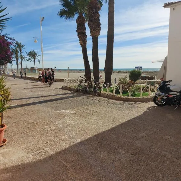 CASA playa 3dormitorios，位于马拉加的酒店