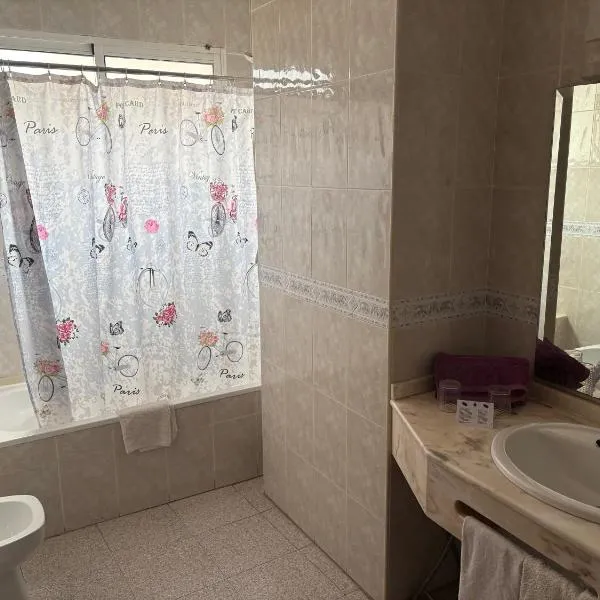 Hotel jendri，位于阿尔马索拉的酒店