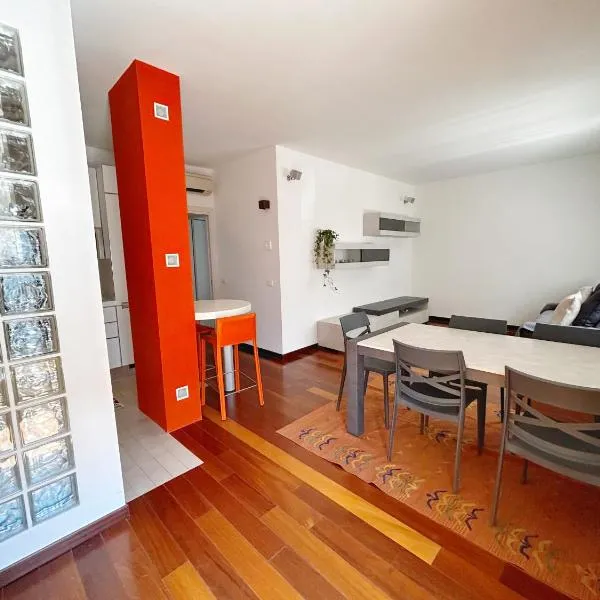 Orange apartment，位于扎拉里奥的酒店