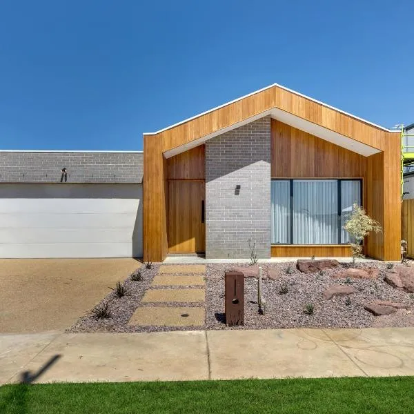 Modern beach house 4 bedroom-12 Sleep，位于格罗夫海洋的酒店