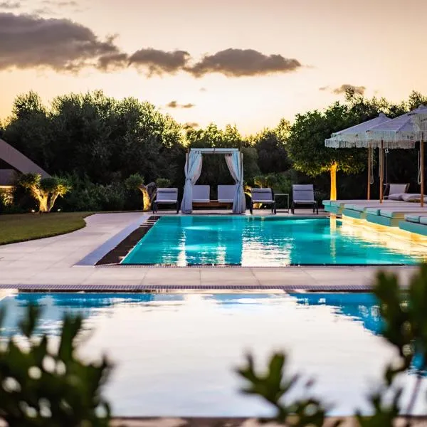 Nestor Luxury Villas，位于Romanós的酒店