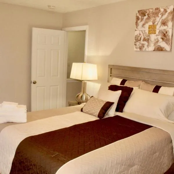 Cheerful 2 bedroom townhouse with indoor fireplace，位于塔克的酒店