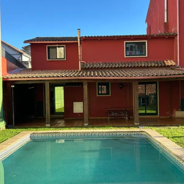 Casa Robleda, Piscina privada cubierta y Jacuzzi，位于维戈的酒店