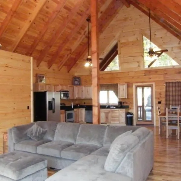 Holiday mountain log cabin，位于卢雷的酒店