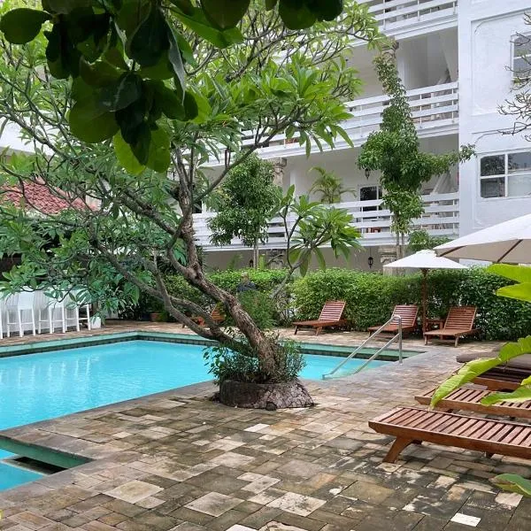 Sari Bunga Hotel - Legian, walking distance to Legian Beach，位于勒吉安的酒店
