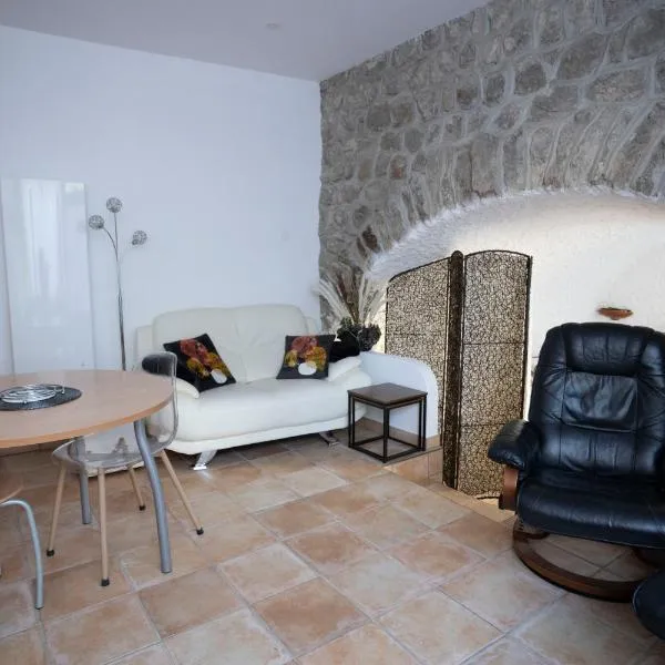 Le Studio，位于Jaujac的酒店