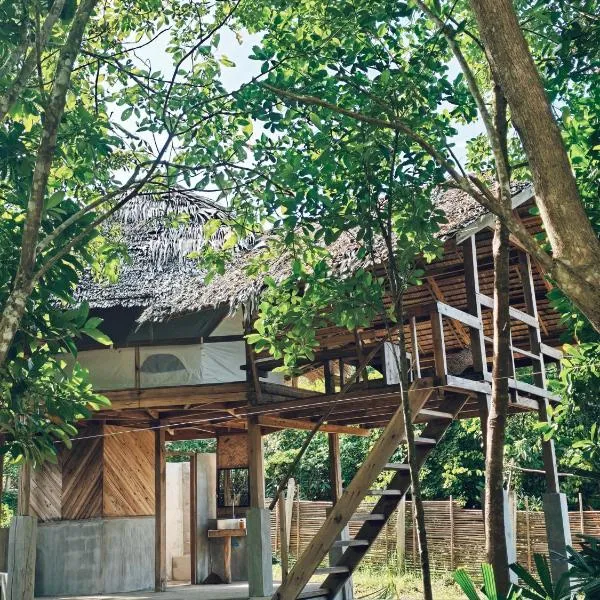 纳克潘小屋露营度假村，位于爱妮岛的酒店