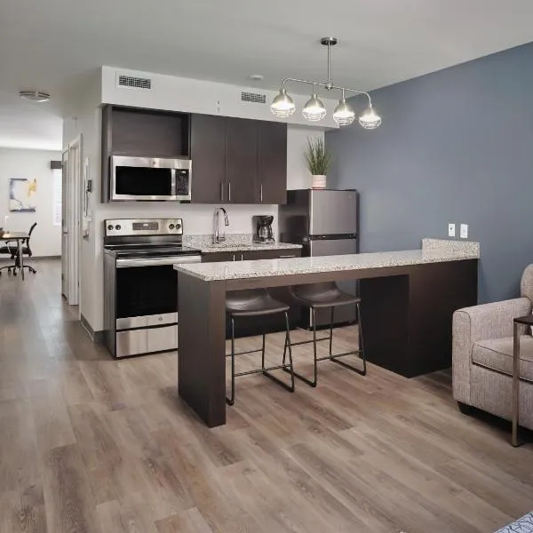 stayAPT Suites Atlanta-Newnan，位于纽南的酒店