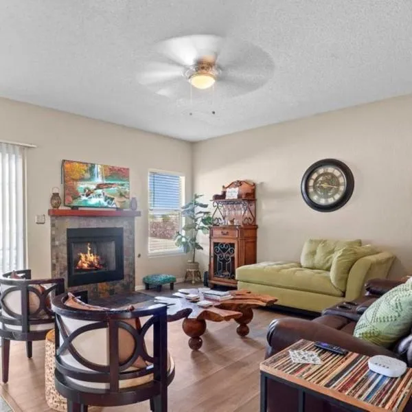 Sunset Escape & Basketball Court，位于埃尔帕索的酒店