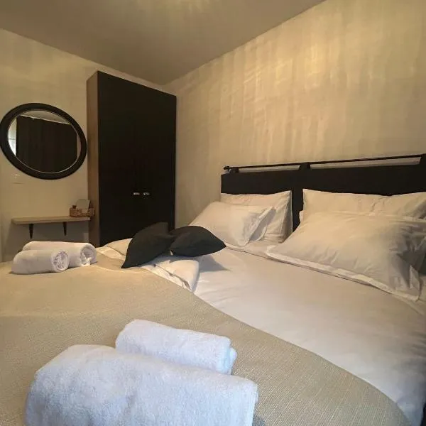 Apartman Pinea，位于萨莫博尔的酒店