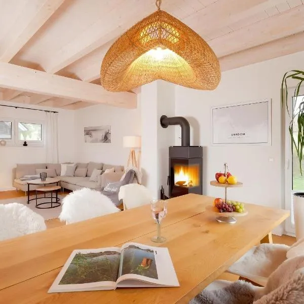 Ferienhaus Ankerplatz No2 Usedom mit Sauna & Kamin，位于Krummin的酒店