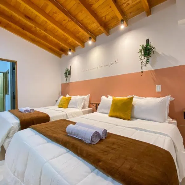 Fraternity Room - a solo una cuadra del parque，位于Carmen de Viboral的酒店