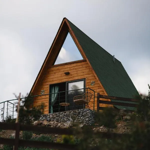 Cozy Glamping Cabin for Couples and Families，位于Arakapas的酒店