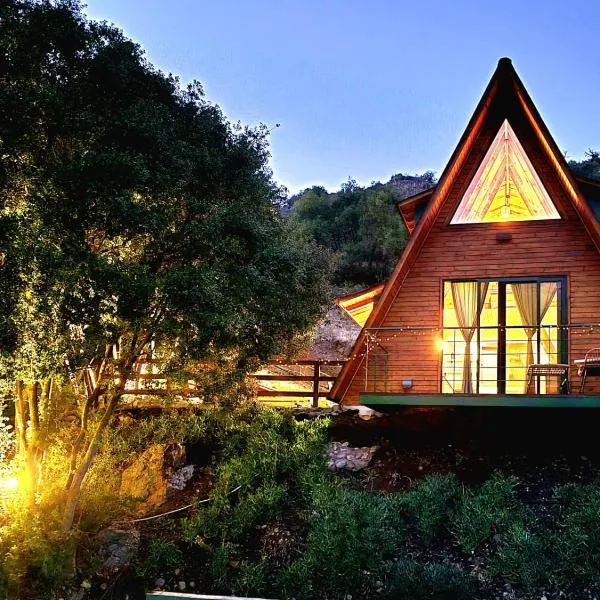 Warm Family Glamping Cabin with Kids Playground，位于Arakapas的酒店