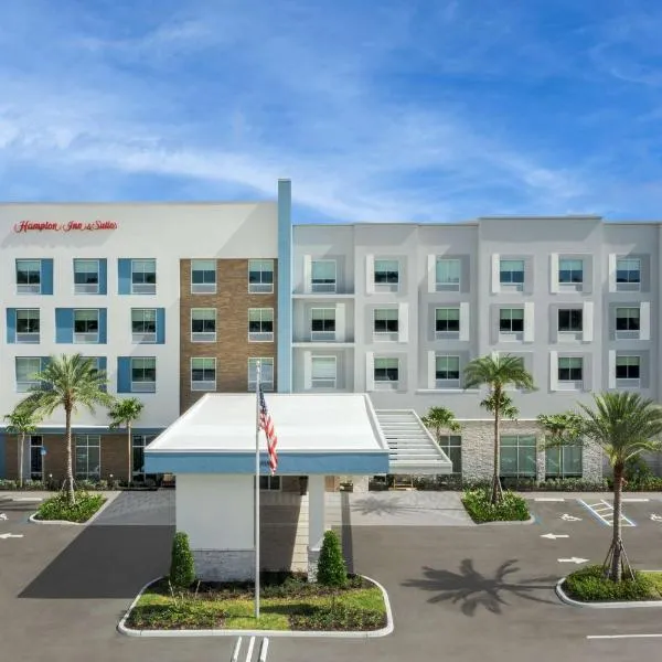 Hampton Inn & Suites Naples South，位于那不勒斯的酒店