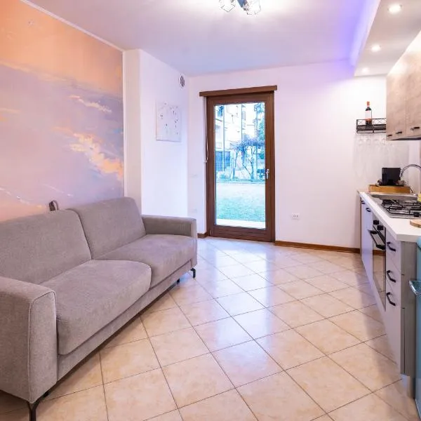 - Luxury Apartment With Garden -，位于蒙法尔科内的酒店