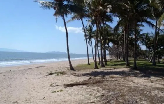 Home Away From Home，位于Saunders Beach的酒店