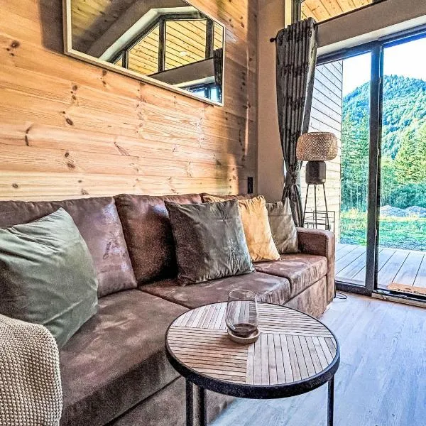 Holiday Home Tiny Haus Glockenalm-Chalet Alpenzauber by Interhome，位于Aurach的酒店