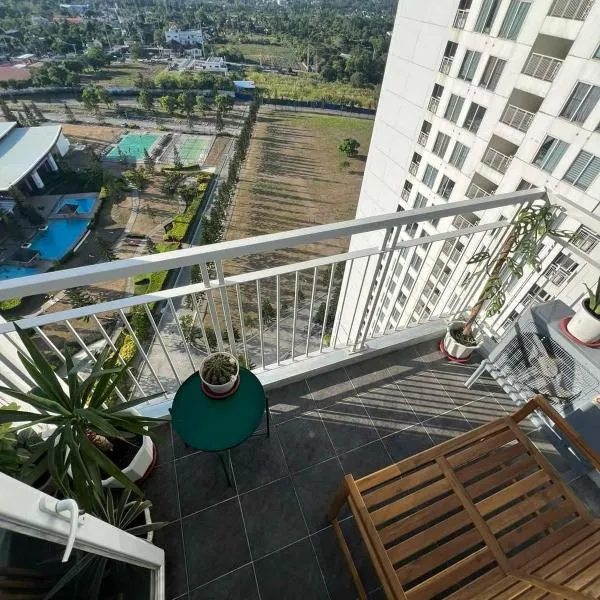 Cozy Studio 5 Mins to Sky Ranch with Pool & View，位于大雅台的酒店