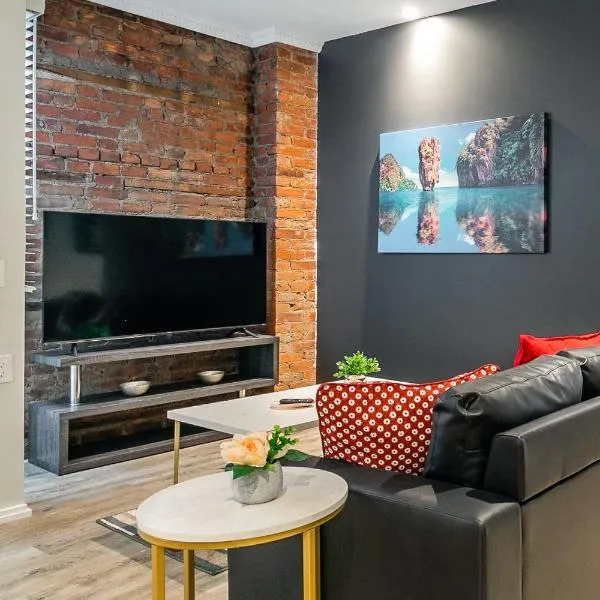 Boutique 2BR Apartment on James St North Sleeps 6，位于汉密尔顿的酒店