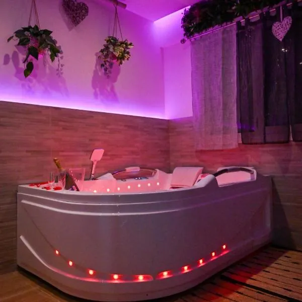 Love Room Luxe Près de la Mer，位于弗雷瑞斯的酒店