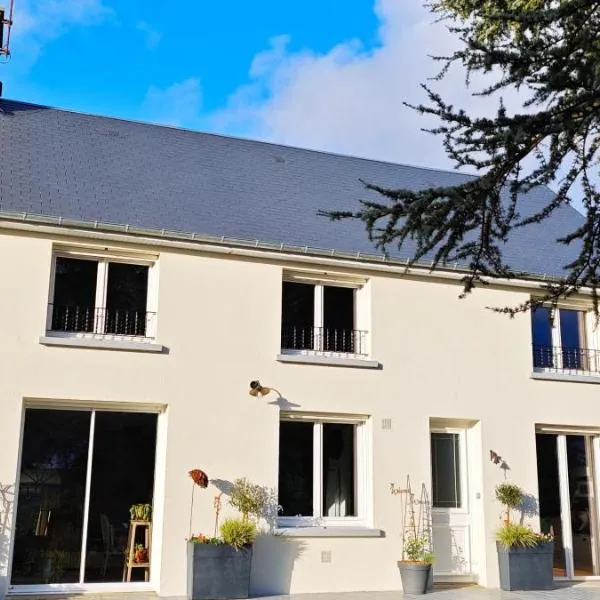 Le Jardin des 2 Cèdres，位于Isigny-le-Buat的酒店