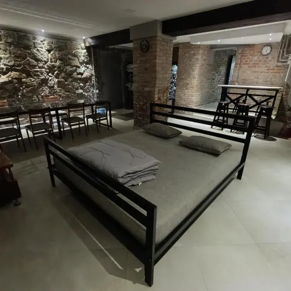 46 Loft apartment with king-size bed，位于切尔尼戈夫的酒店