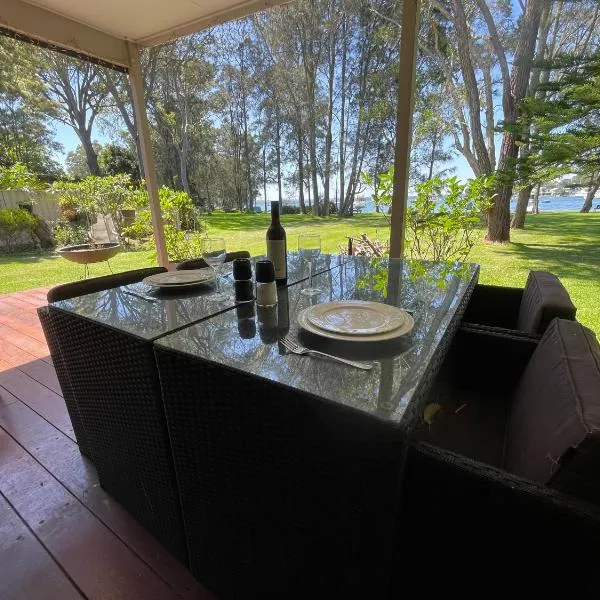 Lake House Escape in Beautiful Brightwaters，位于Morisset East的酒店