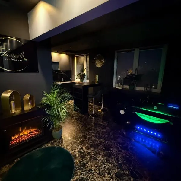 Jacuzzi Jungle Apartments，位于马尔堡的酒店