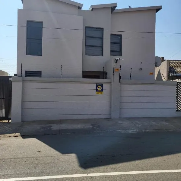 Park Q Residence，位于Pimville的酒店