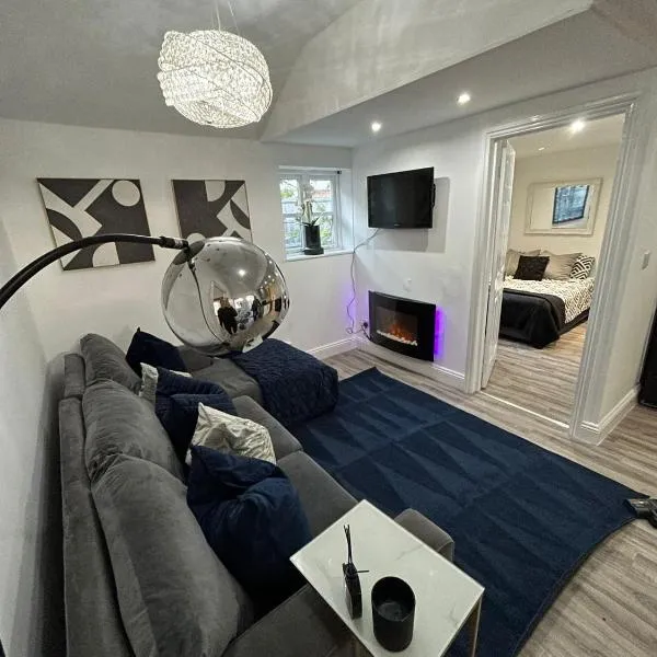 HERTFORD House with garden parking pet friendly pool room，位于赫特福德的酒店