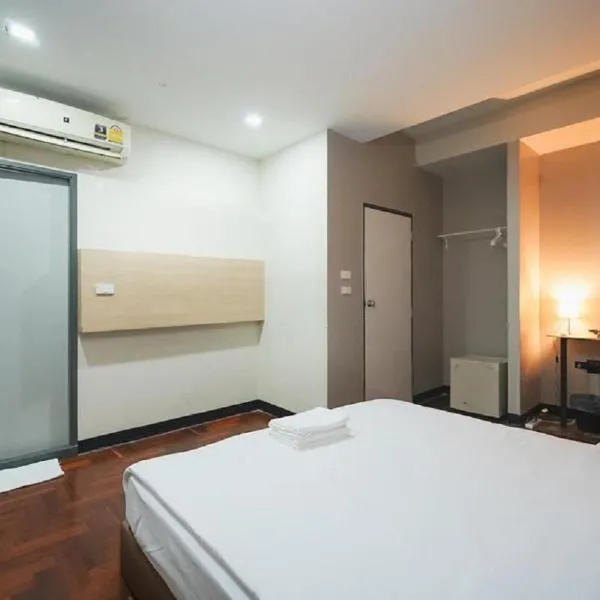 GO INN Silom - BTS Saint Louis โกอินน์ สีลม - สถานีรถไฟฟ้าเซนต์หลุยส์，位于Yan Nawa的酒店