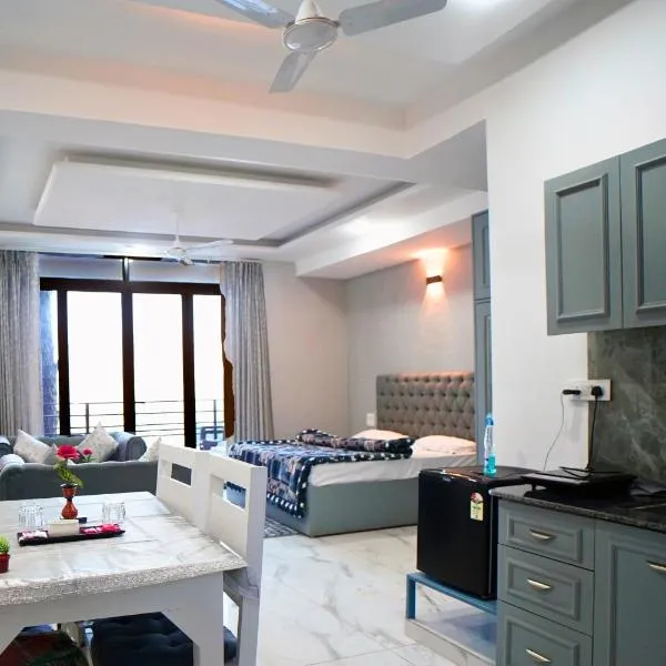 Kasauli Hill crest By Xaria Luxury Studio Apartment，位于卡绍利的酒店