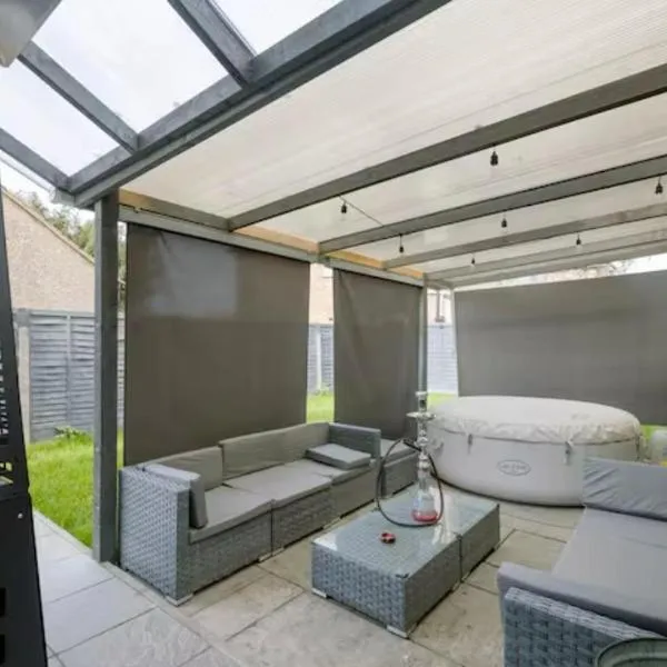 Modern House with relaxing Hot tub，位于阿克斯桥的酒店