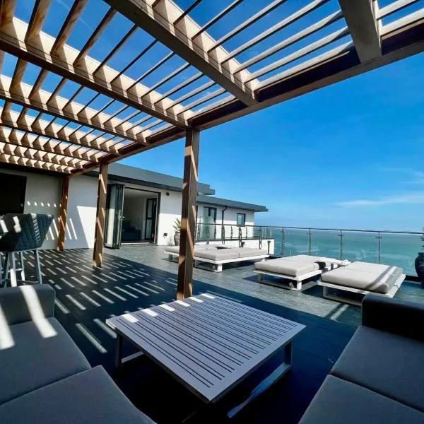 Ramsgate Stunning Penthouse With SeaViews And Free Parking，位于拉姆斯盖特的酒店
