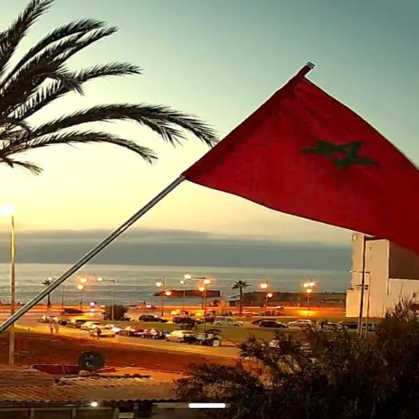 Riad LGHZAL Expérience Traditionnelle, Charme Sahraoui et Berbère, Villa en Bord de Mer avec Piscine et Jacuzzi, Exclusivité pour Familles et Groupes à Rabat，位于Rabat的酒店