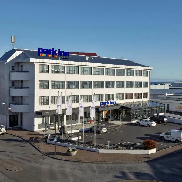 雷克雅未克机场丽柏酒店，位于Hvalsnes的酒店