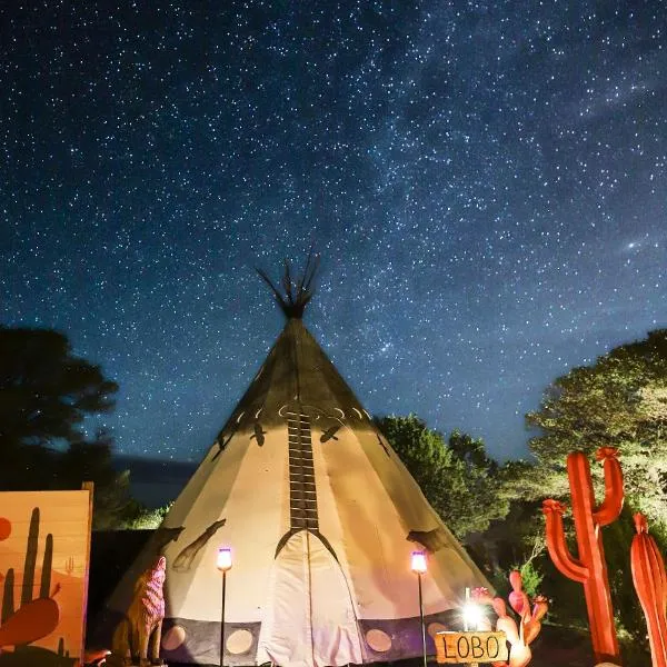Lobo Tipi at El Mistico Ranch，位于Nogal的酒店