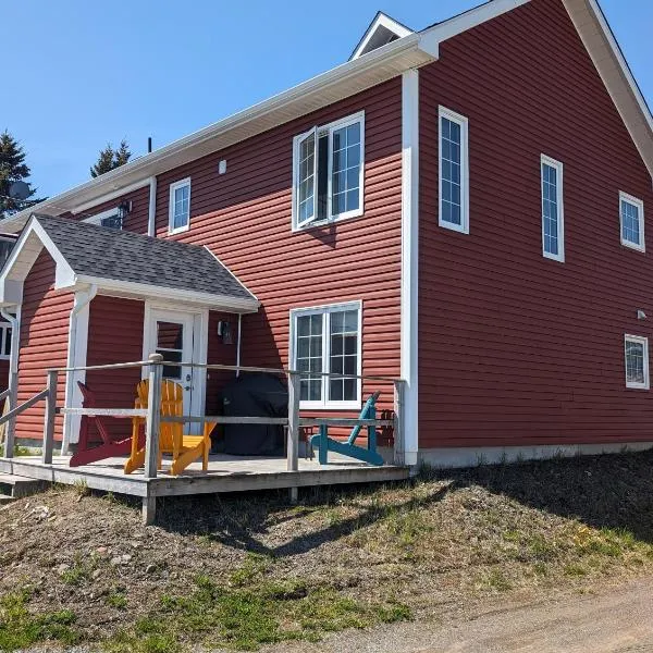 Springhouse Seaside Retreat 2-Bedroom on the Bay，位于Lewisporte的酒店