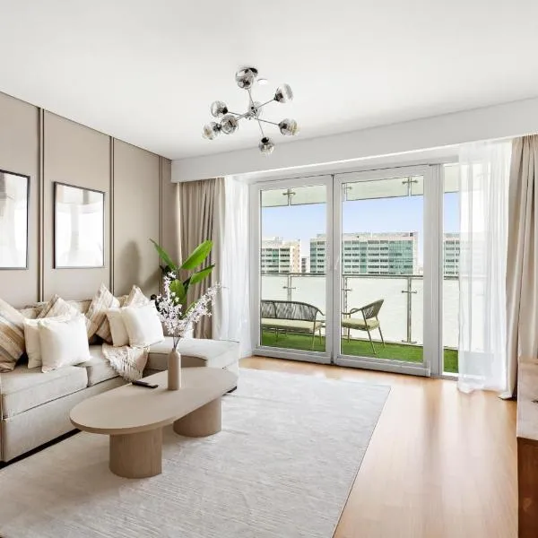 Oasis Stylish 2BR in Al Rahba - Modern Stay Near Al Raha Beach & Yas Island，位于Yas Island的酒店