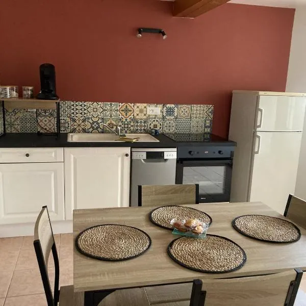 Maison idéale pour 2 personnes, garage clos et Wifi，位于Beauvoir-sur-Niort的酒店