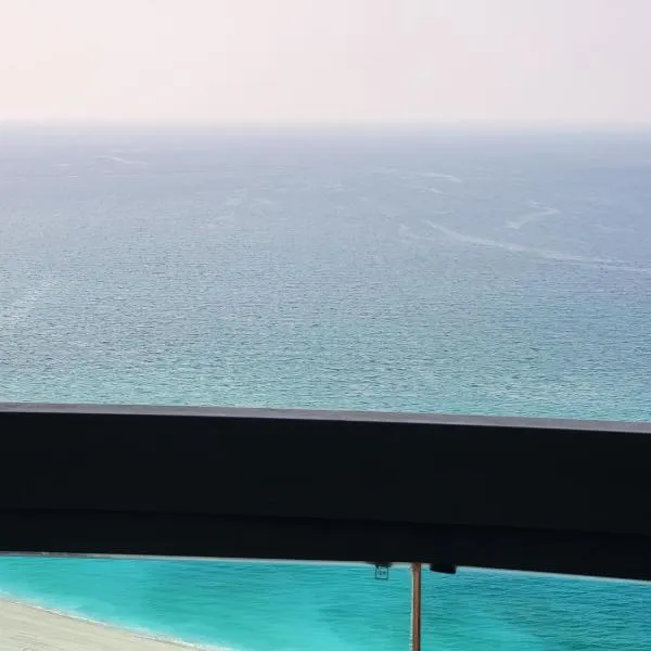 Ultimate Beachfront Experience，位于阿吉曼的酒店