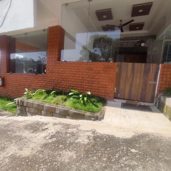 SVS Hill Stone Resort，位于科利希尔斯的酒店