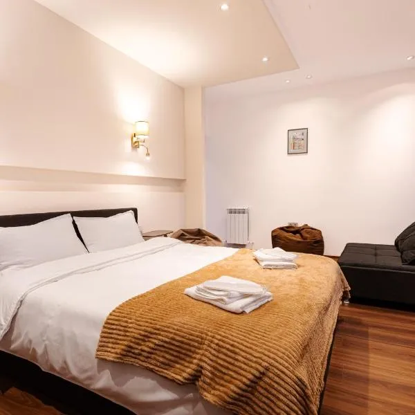 Apart Meidani - Stylish Old Town Apartment with Balcony & Synagogue View，位于第比利斯的酒店