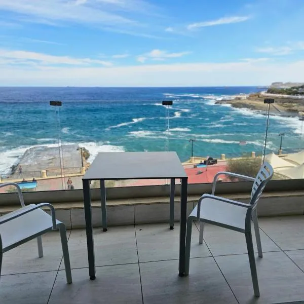 Front Sea View 3 Bedroom 2 bathrooms at Sliema Beach Promenade，位于斯利马的酒店