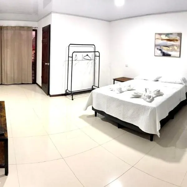 Marianas Apartments 5MIN SJO AIRPORT，位于阿拉胡埃拉的酒店