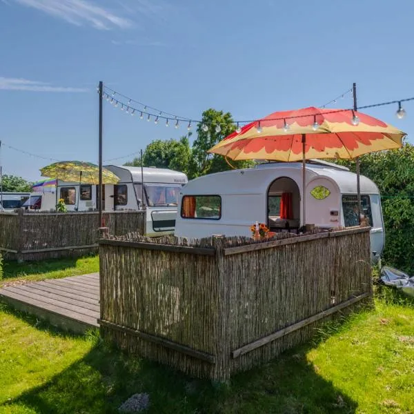 Auszeit 27 - Retro-Camper，位于Heringsdorf的酒店