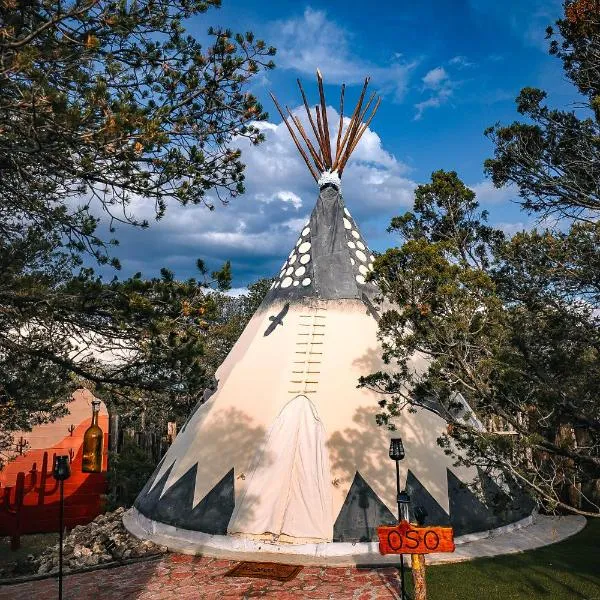 Oso Tipi at El Mistico Ranch，位于Nogal的酒店